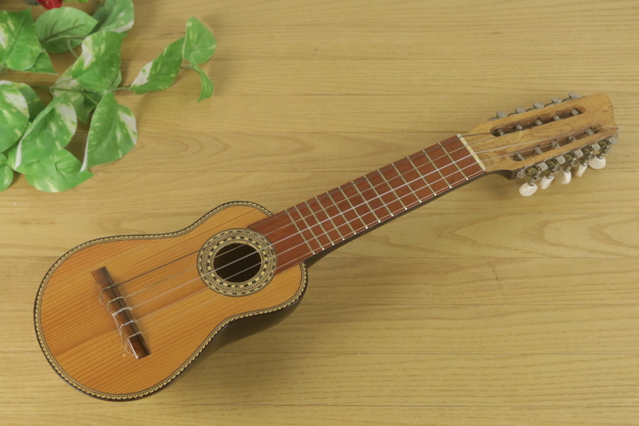 株価上昇チャランゴ 小型ギター 民族器 弦器 全長60cm　現状品 その他